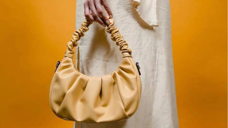 How to Prevent Your Belongings from Being Stolen When Traveling Abroad – A Practical Guide for U.S. Travelers