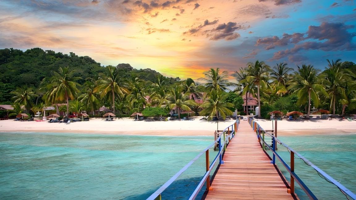 10 Most Common Things People Lose While Traveling (You’ve Probably Lost Some Too!