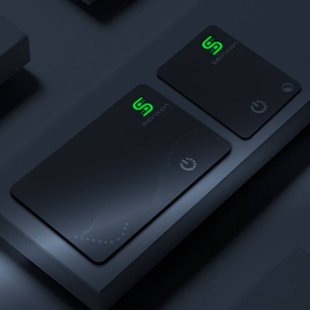 Seinxon-Bluetooth-Tracker-for-Belongdings-Glows-Green-in-the-Dark